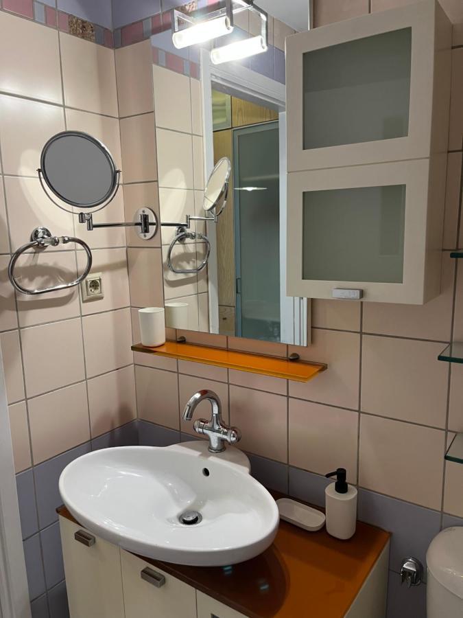 Chita'S Downtown Apartment Янина Экстерьер фото